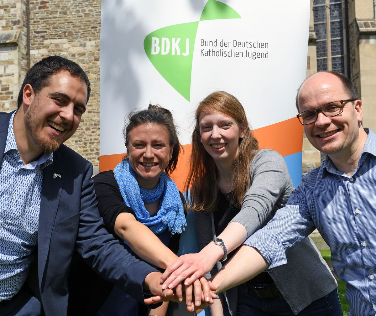 Der BDKJ-Bundesvorstand: Thomas Andonie, Lisi Maier, Katharina Norpoth und Pfarrer Dirk Bingener (Bild: Christian Schnaubelt / BDKJ-Bundesstelle)