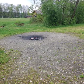 Die Feuerstelle ist auch nicht mehr schön.