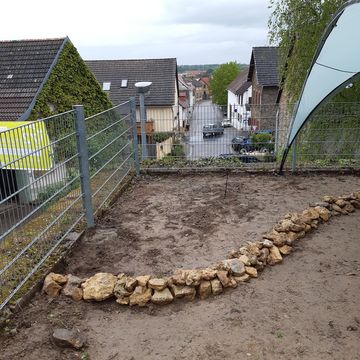 Projekt: Neue Bibelstelle. Hier soll ein Olivenbaum gepflanzt werden.