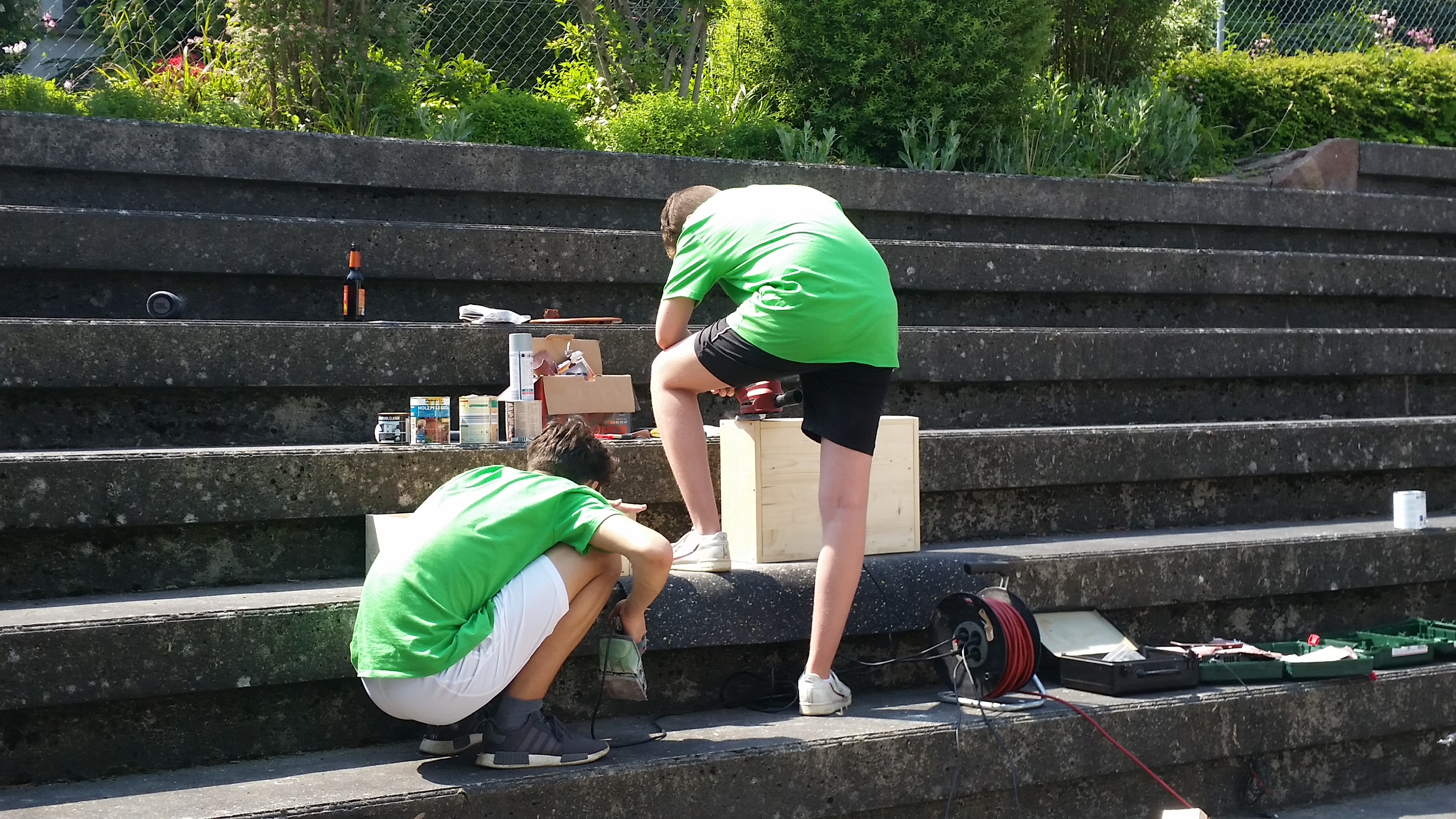 Es wird gesägt, geschliffen und geleimt