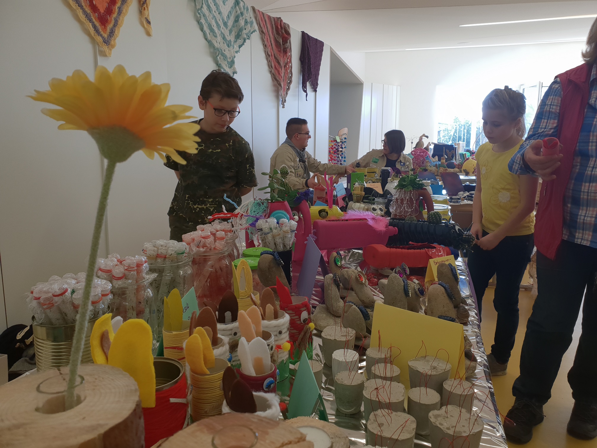 Spendenbasierter Flohmarkt von selbstgebastelten Artikeln am 23.3.2019