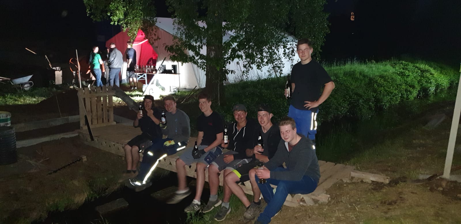Nächtliches Zusammensitzen