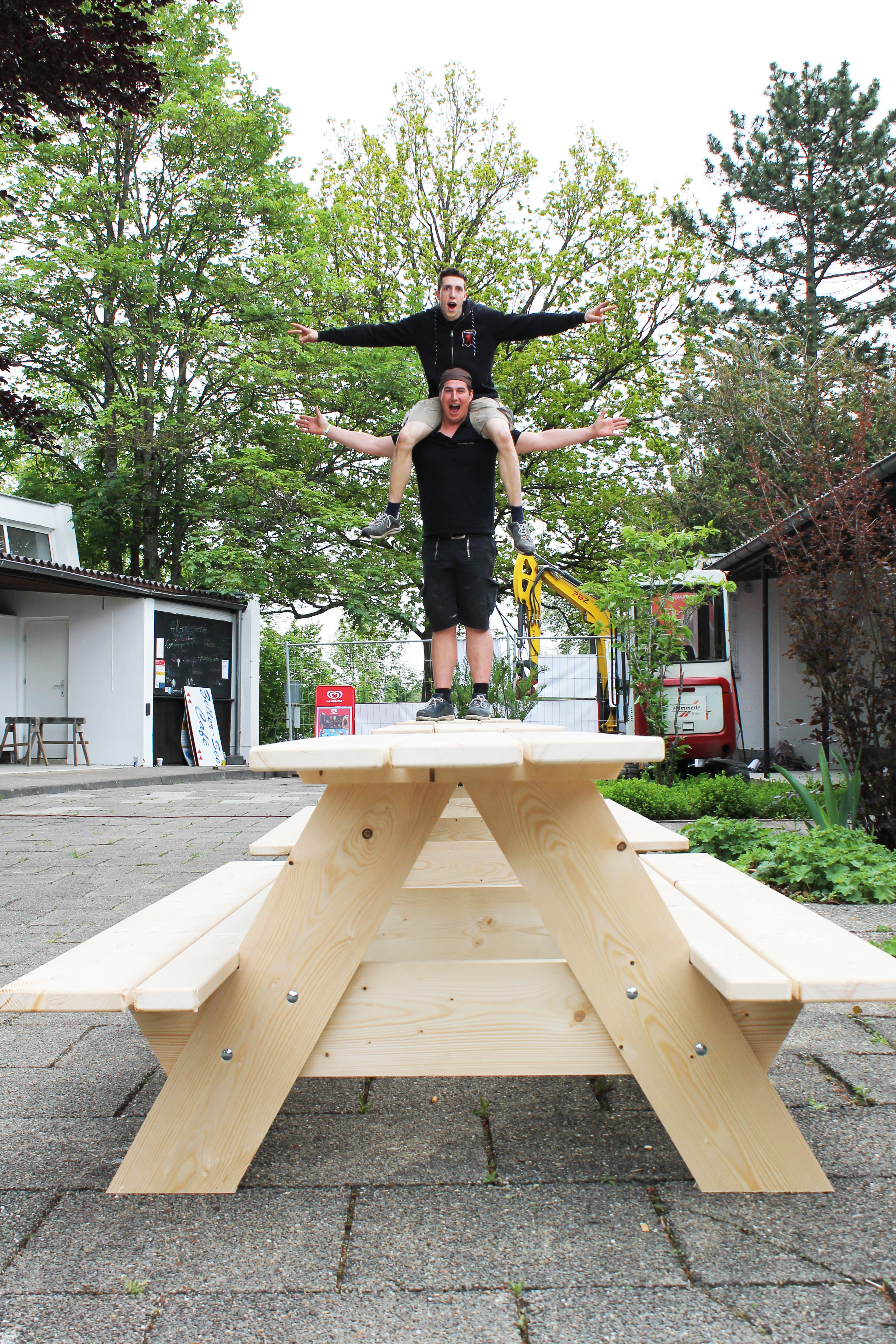 Neue Sitzplätze durch die neuen Holzbänke