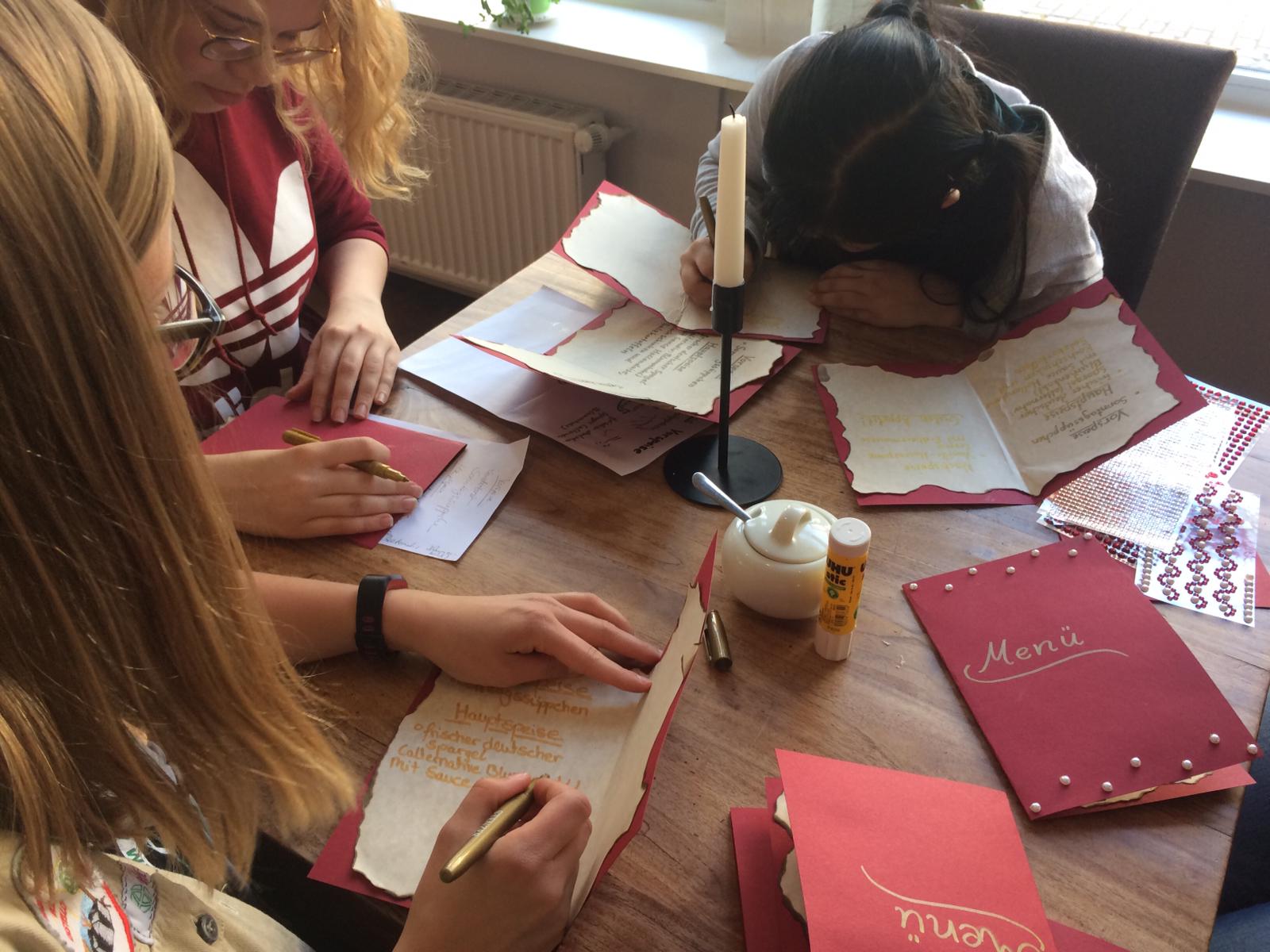 DPSG Stamm Heinrich Seuse Oberhausen-Osterfeld und das Team der Caritas Oberhausen vom Cafe Jedermann