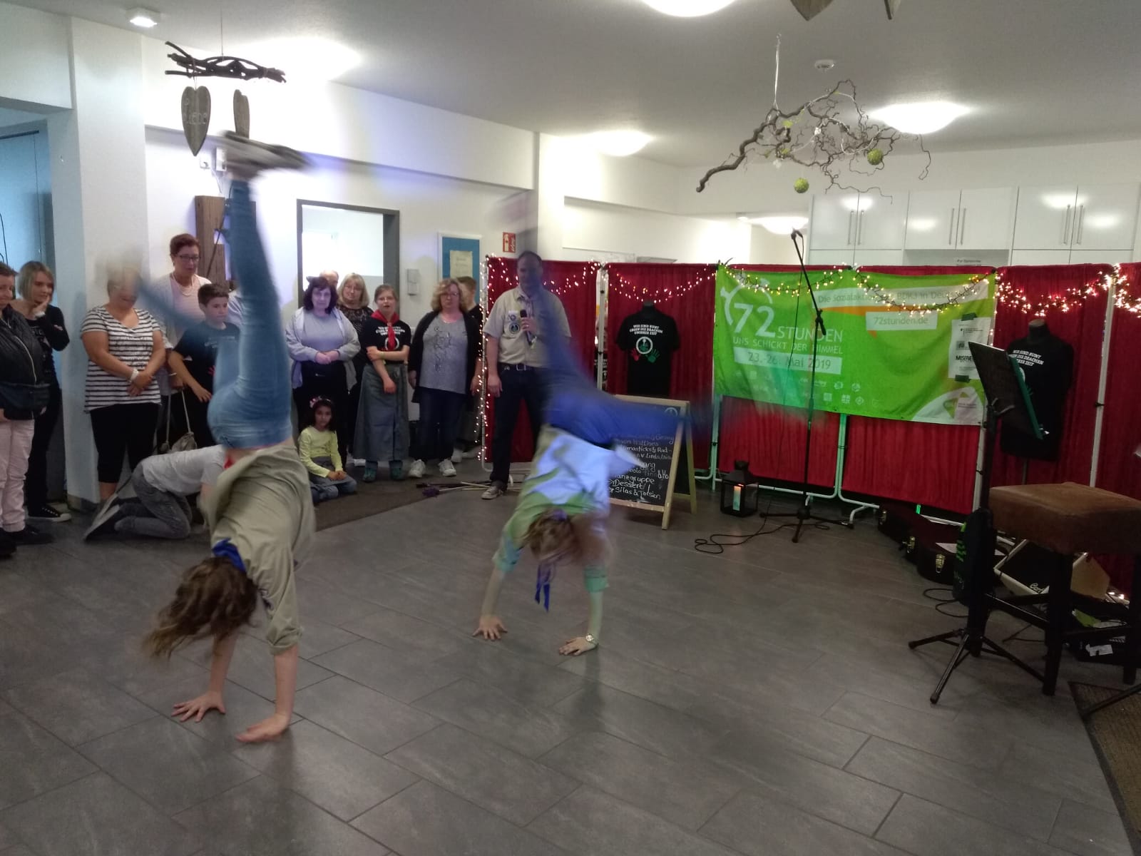 DPSG Stamm Heinrich Seuse Oberhausen-Osterfeld und das Team der Caritas Oberhausen vom Cafe Jedermann