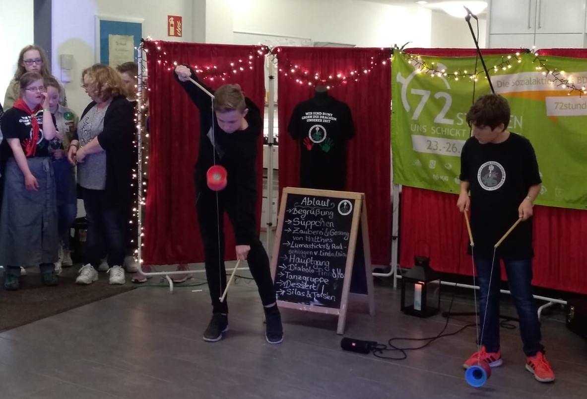 DPSG Stamm Heinrich Seuse Oberhausen-Osterfeld und das Team der Caritas Oberhausen vom Cafe Jedermann
